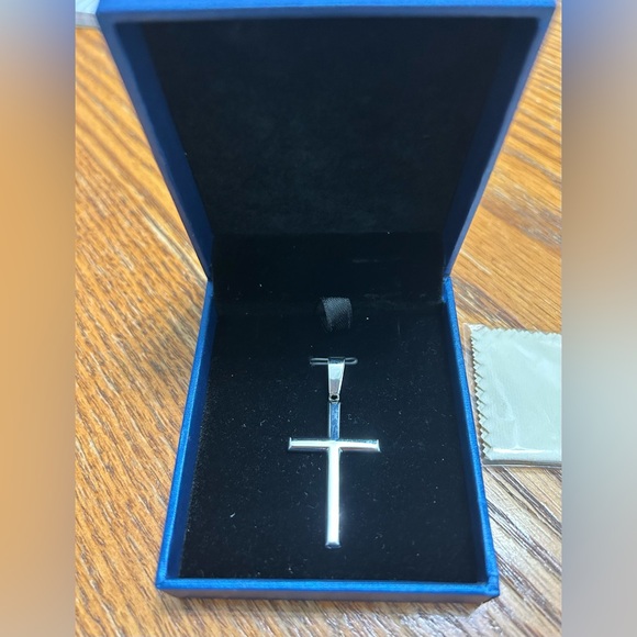 NWOT S925 Cross Pendant - Picture 3 of 4